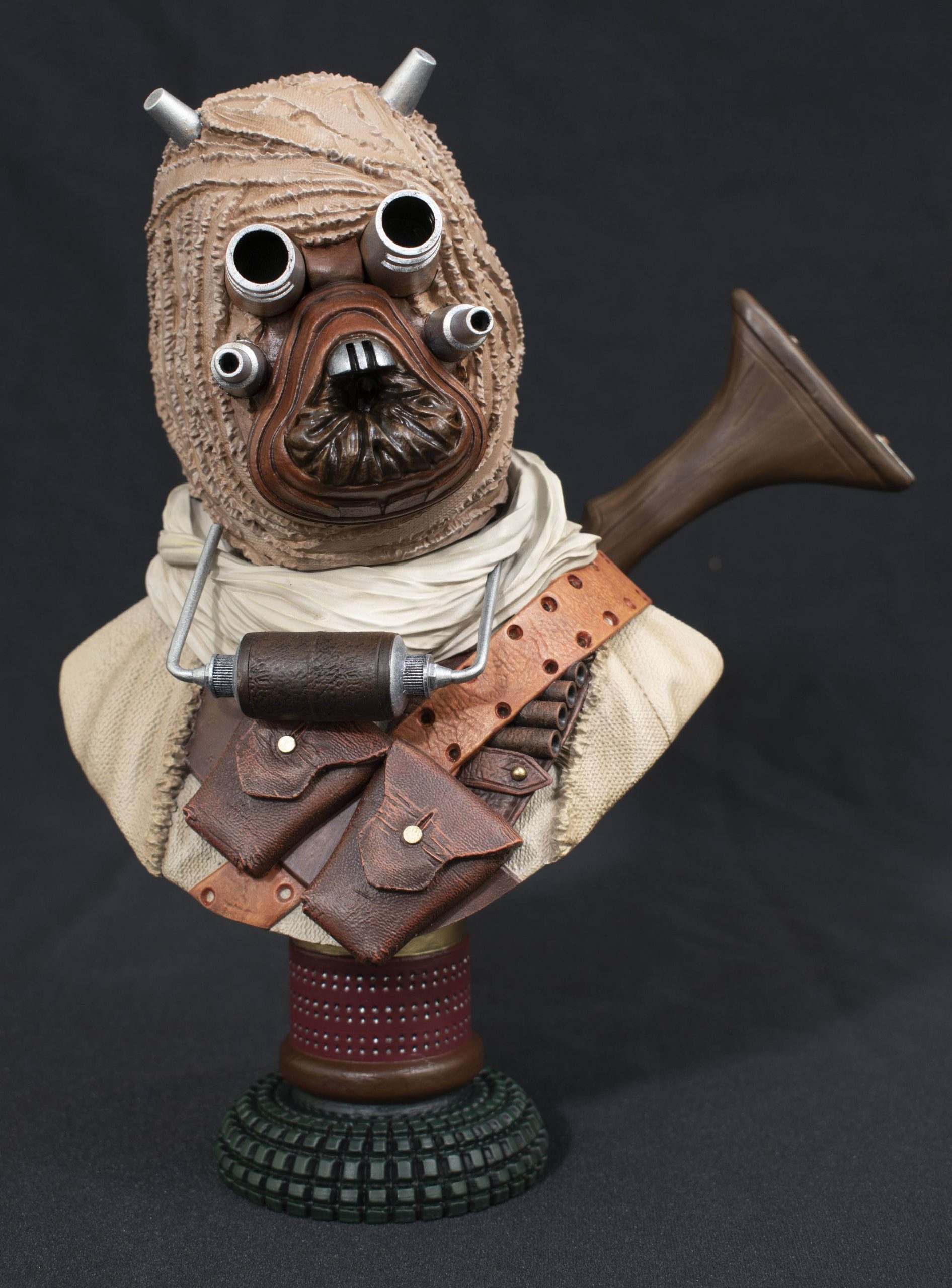 STAR WARS LEGENDS IN 3D A NEW HOPE TUSKEN RAIDER 1/2 SCALE BUST