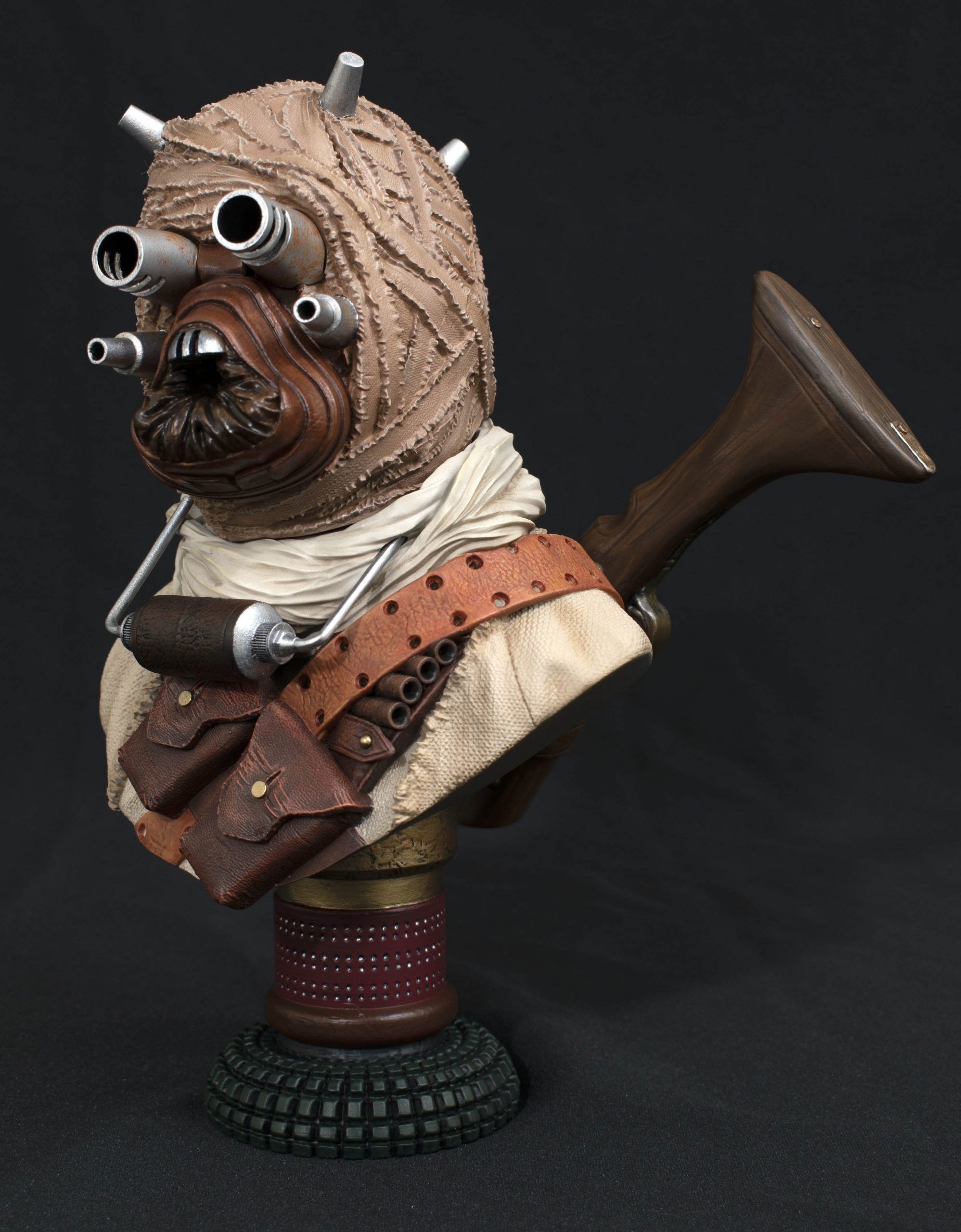 STAR WARS LEGENDS IN 3D A NEW HOPE TUSKEN RAIDER 1/2 SCALE BUST